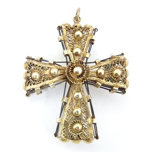 579 - A Victorian gilded white metal pendant / brooch with filigree decoration 2