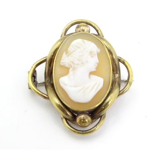 590 - A gilt metal brooch set with shell carved cameo to centre 1 1/4