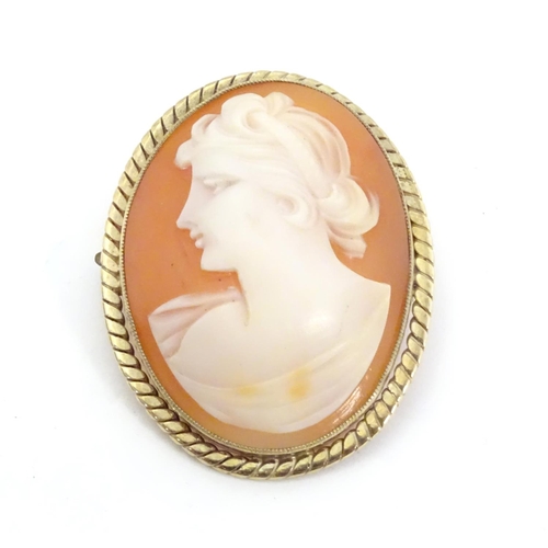 599 - A shell carved cameo brooch depicting the bust of a classical lady 1 1/2