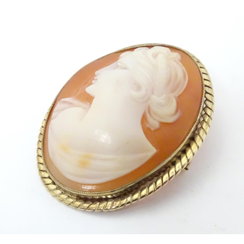 599 - A shell carved cameo brooch depicting the bust of a classical lady 1 1/2