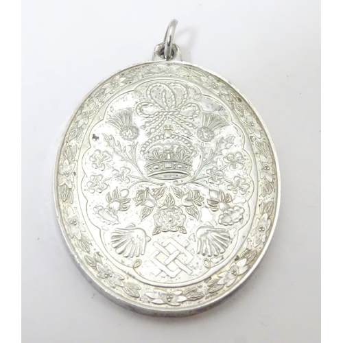 609 - Royal memorabilia : A hallmarked silver commemorative pendant engraved ' Prince Charles & Lady Diana... 