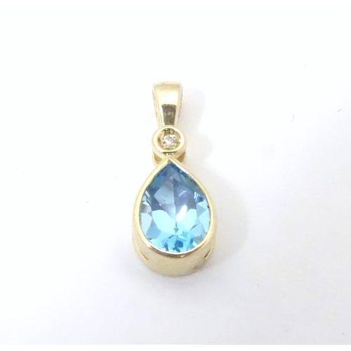 610 - A 9ct gold pendant set with blue topaz 1/2