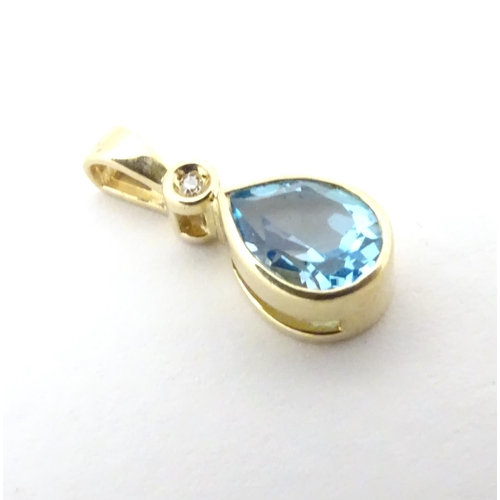 610 - A 9ct gold pendant set with blue topaz 1/2