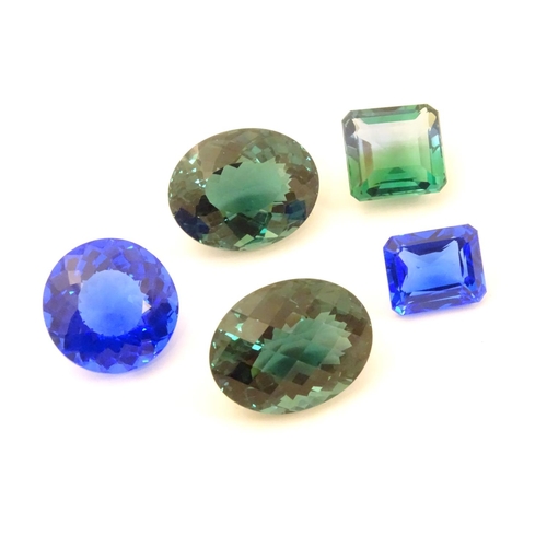 612 - 5 assorted blue / green stones. Unmounted. The largest approx  1