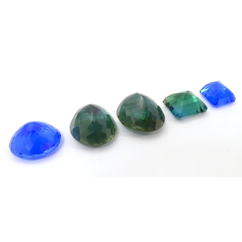 612 - 5 assorted blue / green stones. Unmounted. The largest approx  1