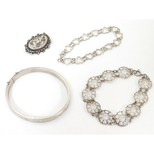 623 - Assorted jewellery to include silver bracelets silver bangle and brooch (4)