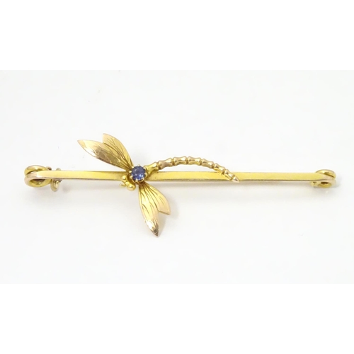 630 - A 9ct gold bar brooch with dragon fly detail set with sapphire to body 2 3/4