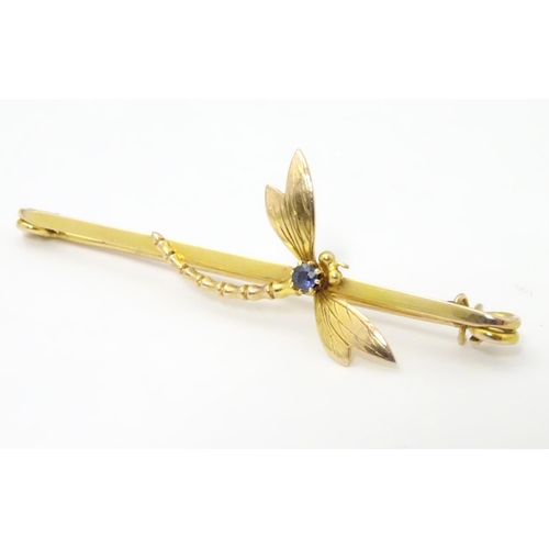 630 - A 9ct gold bar brooch with dragon fly detail set with sapphire to body 2 3/4