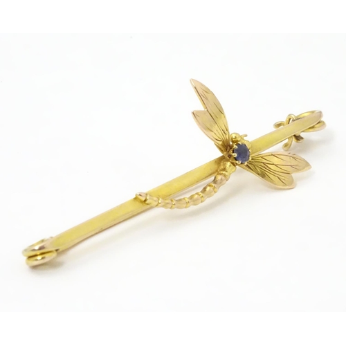 630 - A 9ct gold bar brooch with dragon fly detail set with sapphire to body 2 3/4