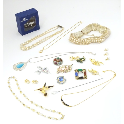 635 - Assorted costume jewellery including various necklaces brooches etc and a Swarovski bow formed brooc... 