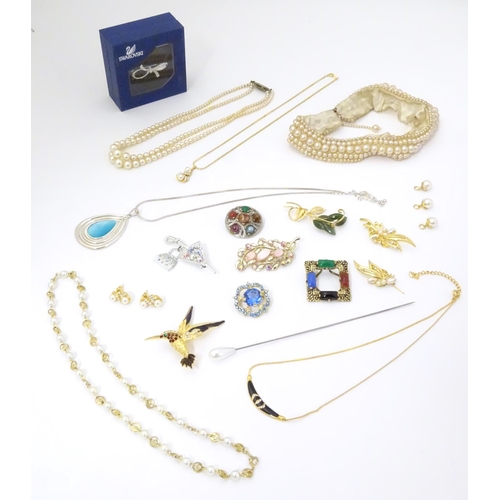 635 - Assorted costume jewellery including various necklaces brooches etc and a Swarovski bow formed brooc... 