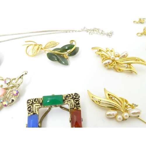 635 - Assorted costume jewellery including various necklaces brooches etc and a Swarovski bow formed brooc... 