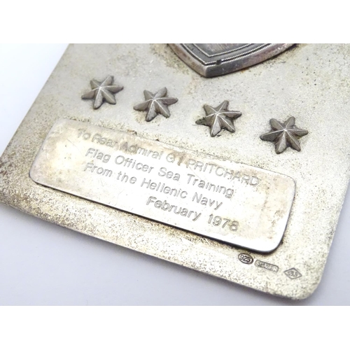 1031 - Militaria: a Greek silver desk placard, bearing the insignia of the Hellenic Navy above four stars a... 