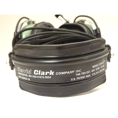 1039 - Militaria: a David Clark H10-40 aircraft pilot's headset, together with an Airtour CB8 flight contro... 