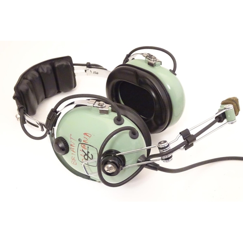 1039 - Militaria: a David Clark H10-40 aircraft pilot's headset, together with an Airtour CB8 flight contro... 