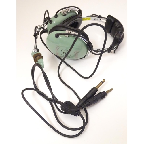 1039 - Militaria: a David Clark H10-40 aircraft pilot's headset, together with an Airtour CB8 flight contro... 