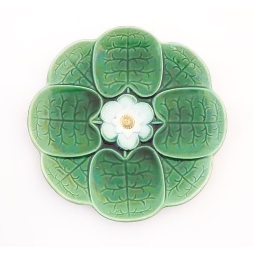 83 - A majolica plate with stylised water lily flower decoration. Approx. 7 3/4