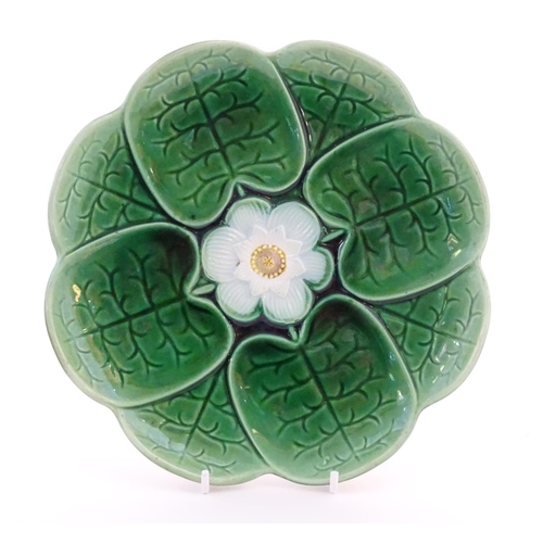 83 - A majolica plate with stylised water lily flower decoration. Approx. 7 3/4