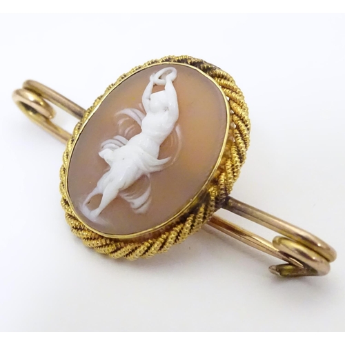 921 - A yellow metal bar brooch set with shell carved cameo. The whole approx. 1 1/2