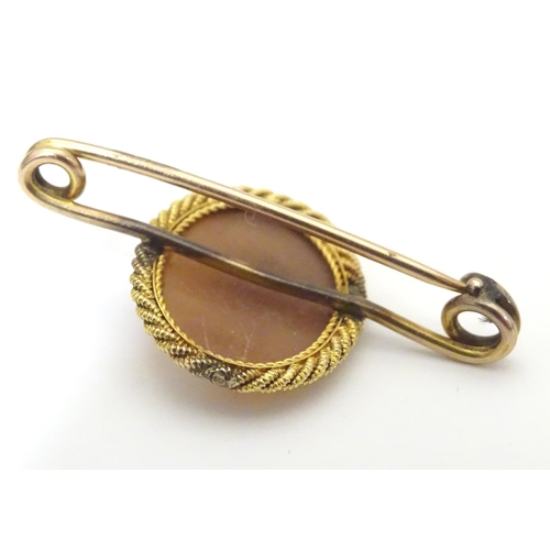 921 - A yellow metal bar brooch set with shell carved cameo. The whole approx. 1 1/2