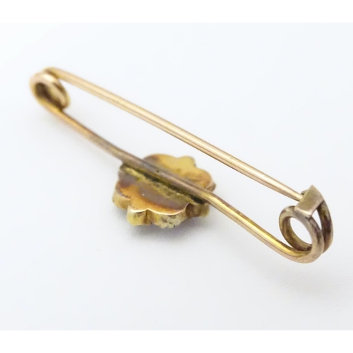 923 - A yellow metal bar brooch set with opals and diamonds. Approx. 1 1/4