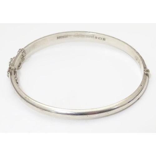 926 - A silver bracelet of bangle form, hallmarked Birmingham 1988