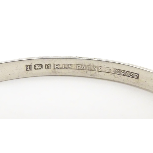 926 - A silver bracelet of bangle form, hallmarked Birmingham 1988