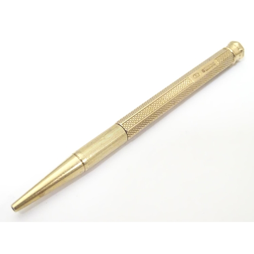 957 - A 9ct gold Baker's Perm-Point pencil Hallmarked Birmingham 1957. Approx 3 3/4