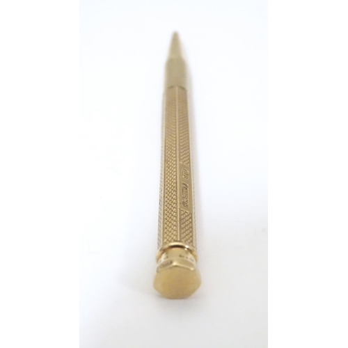 957 - A 9ct gold Baker's Perm-Point pencil Hallmarked Birmingham 1957. Approx 3 3/4