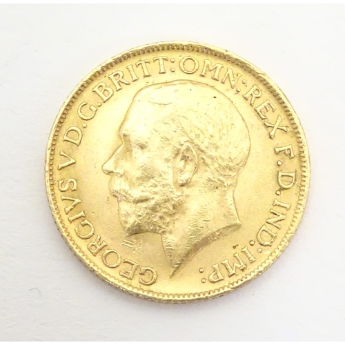 981 - Coin : A 1911 George V gold sovereign.