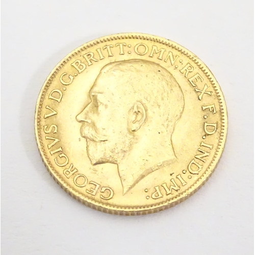 981 - Coin : A 1911 George V gold sovereign.