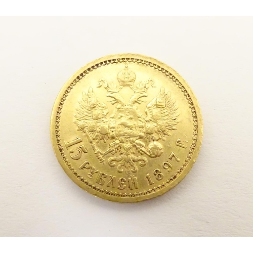 984 - Coin: A gold 1897 fifteen / 15 rouble coin, depicting a portrait of the Emperor Nikolai II. Approx. ... 