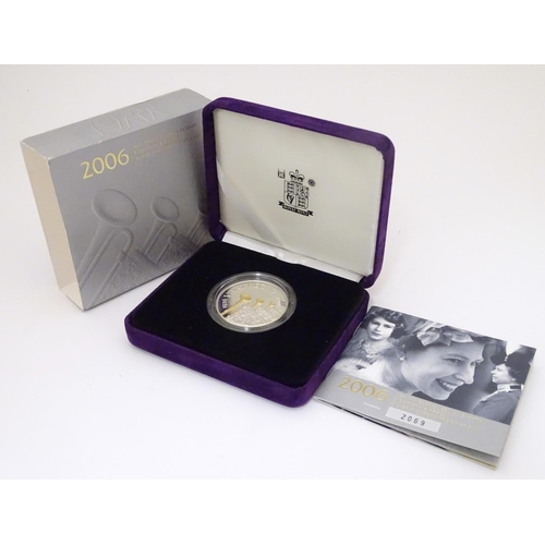 992 - Coin: A Royal Mint 2006 limited edition sterling silver five pounds piedfort proof coin with selecti... 