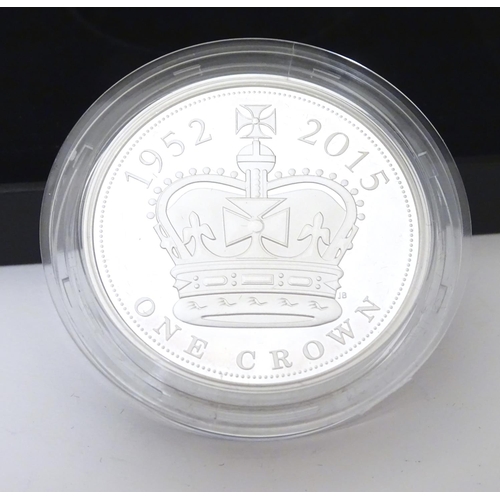 993 - Coin: A Royal Mint 2015 limited edition sterling silver five pounds piedfort proof coin, commemorati... 