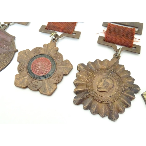 1013 - Militaria: a mid 20thC Chinese PLA medal group, comprising five copper medals and a badge (6)