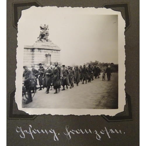 1038 - Militaria: a WWII / World War 2 / Second World War German soldier's photograph album, entitled ' 2. ... 