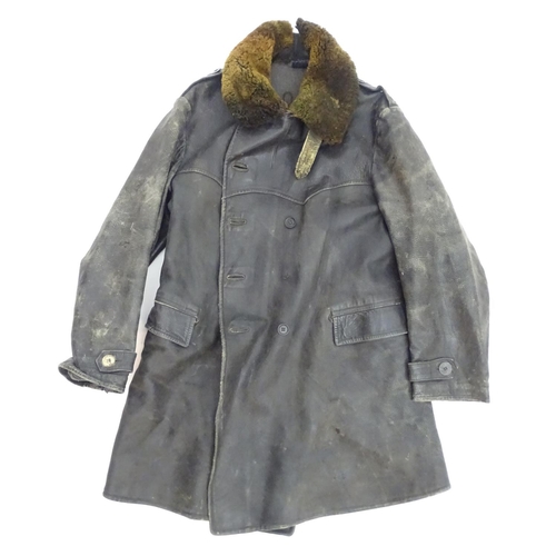 1044 - Militaria: a circa WWII / Second World War / World War 2 Swedish Army long leather greatcoat with la... 