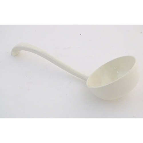 199 - A quantity of assorted ceramics, to include a Worcester blue and white cup and saucer, a Royal Worce... 