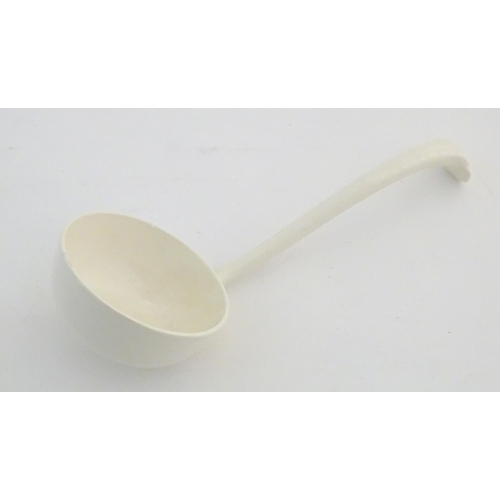 199 - A quantity of assorted ceramics, to include a Worcester blue and white cup and saucer, a Royal Worce... 