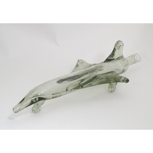 303 - A novelty glass decanter / bottle in the form of Concorde / delta wing jet / aeroplane, 16