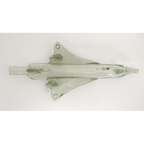 303 - A novelty glass decanter / bottle in the form of Concorde / delta wing jet / aeroplane, 16