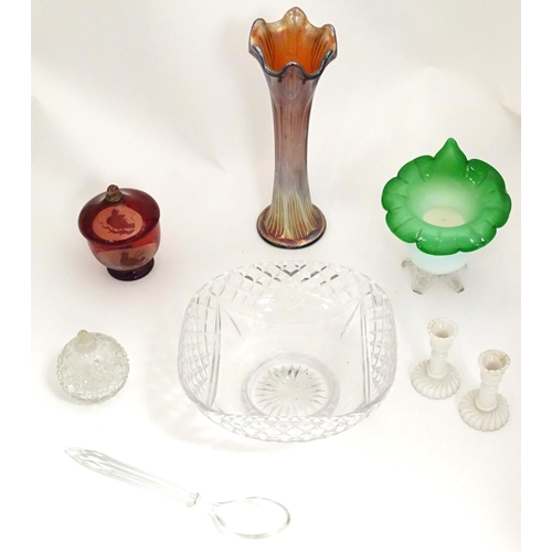 308A - An assortment of glassware, comprising: a lead crystal bowl with diamond cut decoration, a vaseline ... 