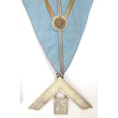 1178 - A quantity of Bedfordshire Freemasons / Masonic regalia, to include an apron, collar with pendant, g... 