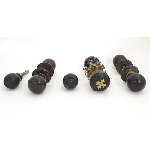 1212 - Four pairs of Victorian ebonised door knobs / handles / door furniture with brass mounts. Largest ap... 