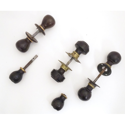 1212 - Four pairs of Victorian ebonised door knobs / handles / door furniture with brass mounts. Largest ap... 