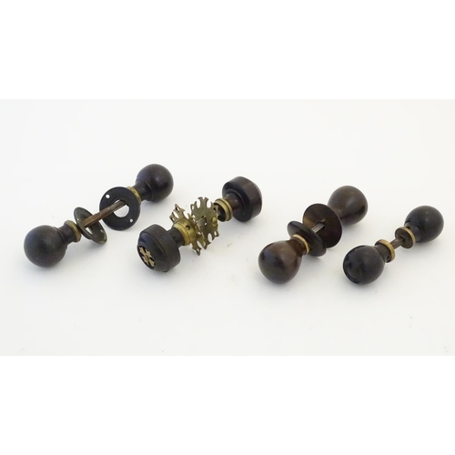 1212 - Four pairs of Victorian ebonised door knobs / handles / door furniture with brass mounts. Largest ap... 