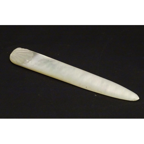 1229 - An early 20thC mother of pearl letter opener with shell detail. Approx. 4 1/4