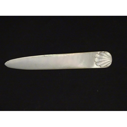 1229 - An early 20thC mother of pearl letter opener with shell detail. Approx. 4 1/4