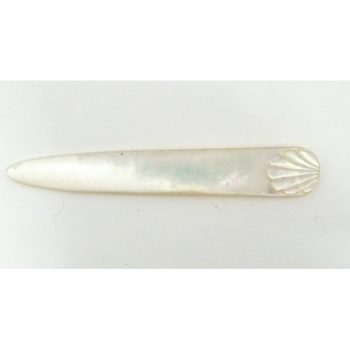 1229 - An early 20thC mother of pearl letter opener with shell detail. Approx. 4 1/4