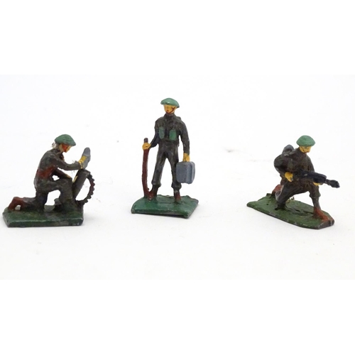 1500 - Toys: A quantity of Union of South Africa small scale hand painted lead military figures / toy soldi... 